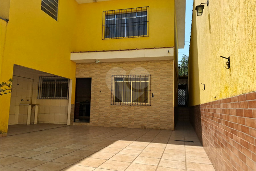 Sobrado à venda com 3 quartos no Brasilândia, São Paulo, SP