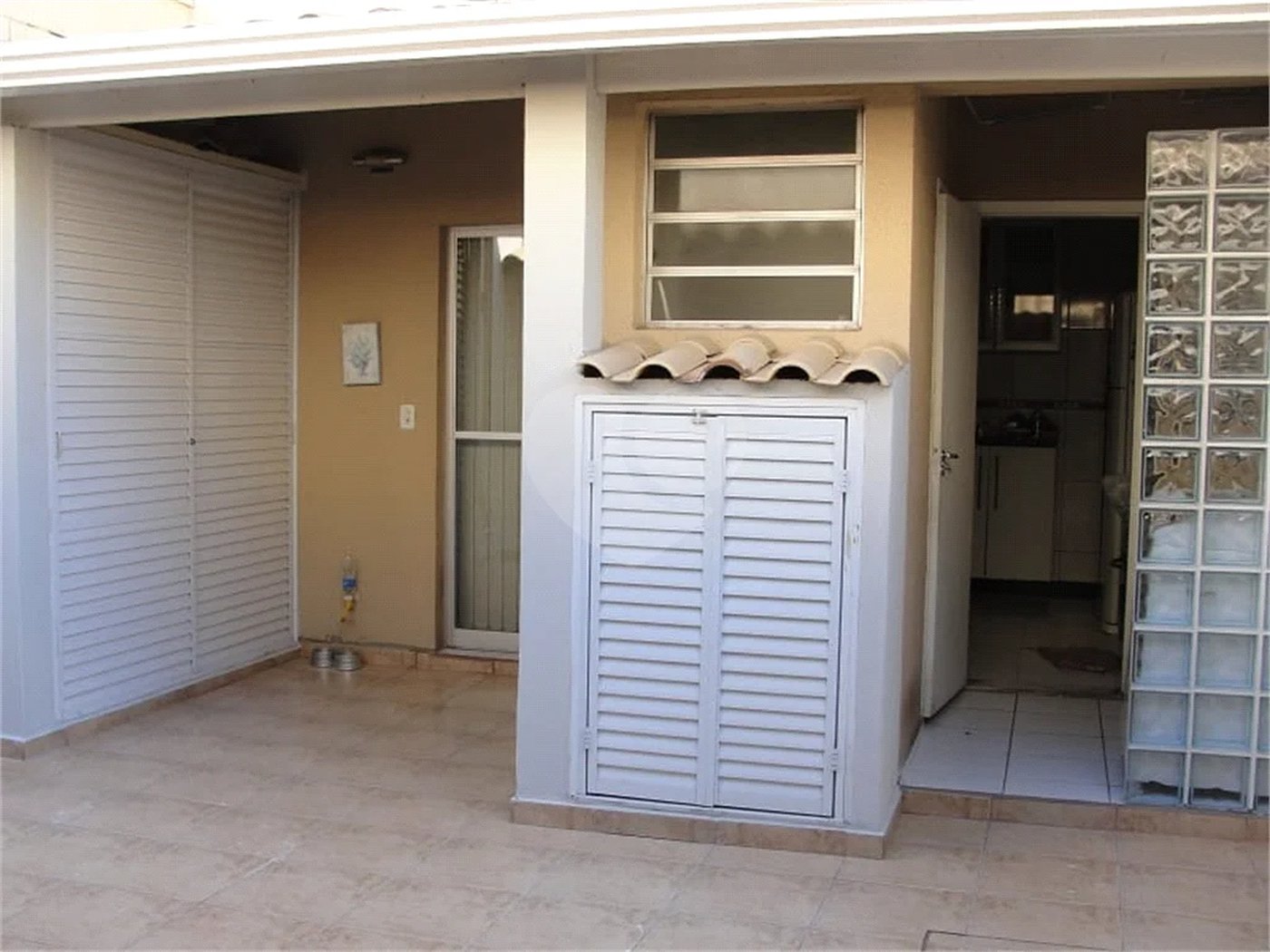 Casa à venda com 3 quartos, sendo 1 suíte, no condomínio Village Jardim Versailles, Jundiaí - SP