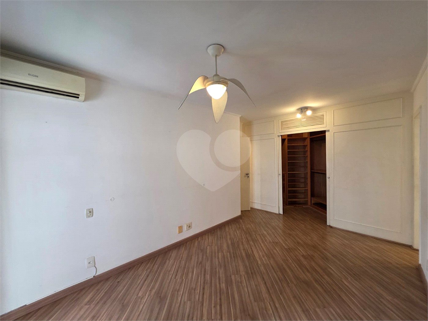 Apartamento à venda com 3 suítes em Vila Uberabinha, São Paulo, SP