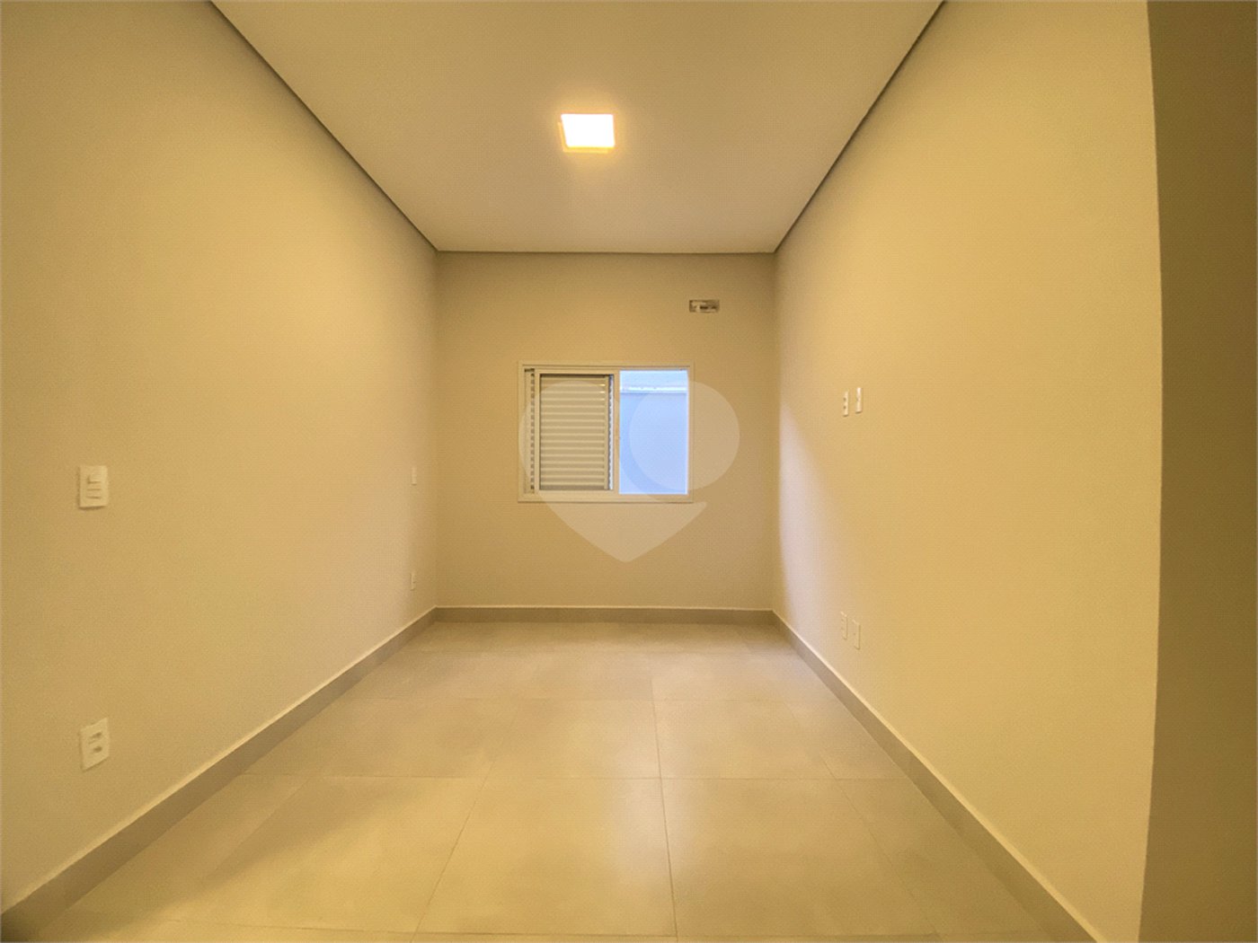 Casa à venda com 3 quartos, sendo 1 suíte, no condomínio Reserva Central Parque, Salto - SP