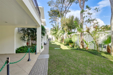 Casa à venda com 4 suítes no condomínio Solar Andaluz, São Paulo - SP