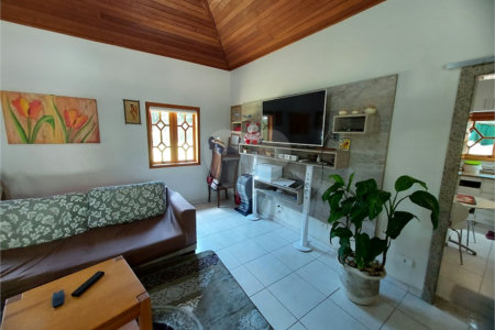 Casa à venda com 4 quartos, sendo 1 suíte, no Centro, Ibiúna, SP