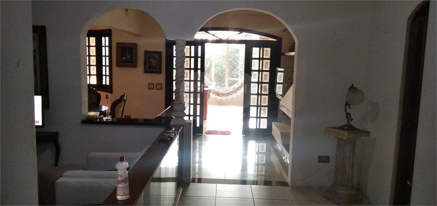 Casa à venda com 6 quartos, sendo 1 suíte, no condomínio Associação Reserva das Hortênsias, Mairiporã - SP