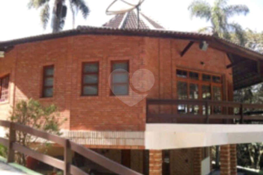 Sobrado à venda ou para alugar com 4 suítes em Serra da Cantareira, Mairiporã, SP