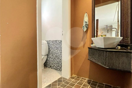 Casa à venda com 5 quartos, sendo 3 suítes, no condomínio Santa Teresa 1, Vinhedo - SP