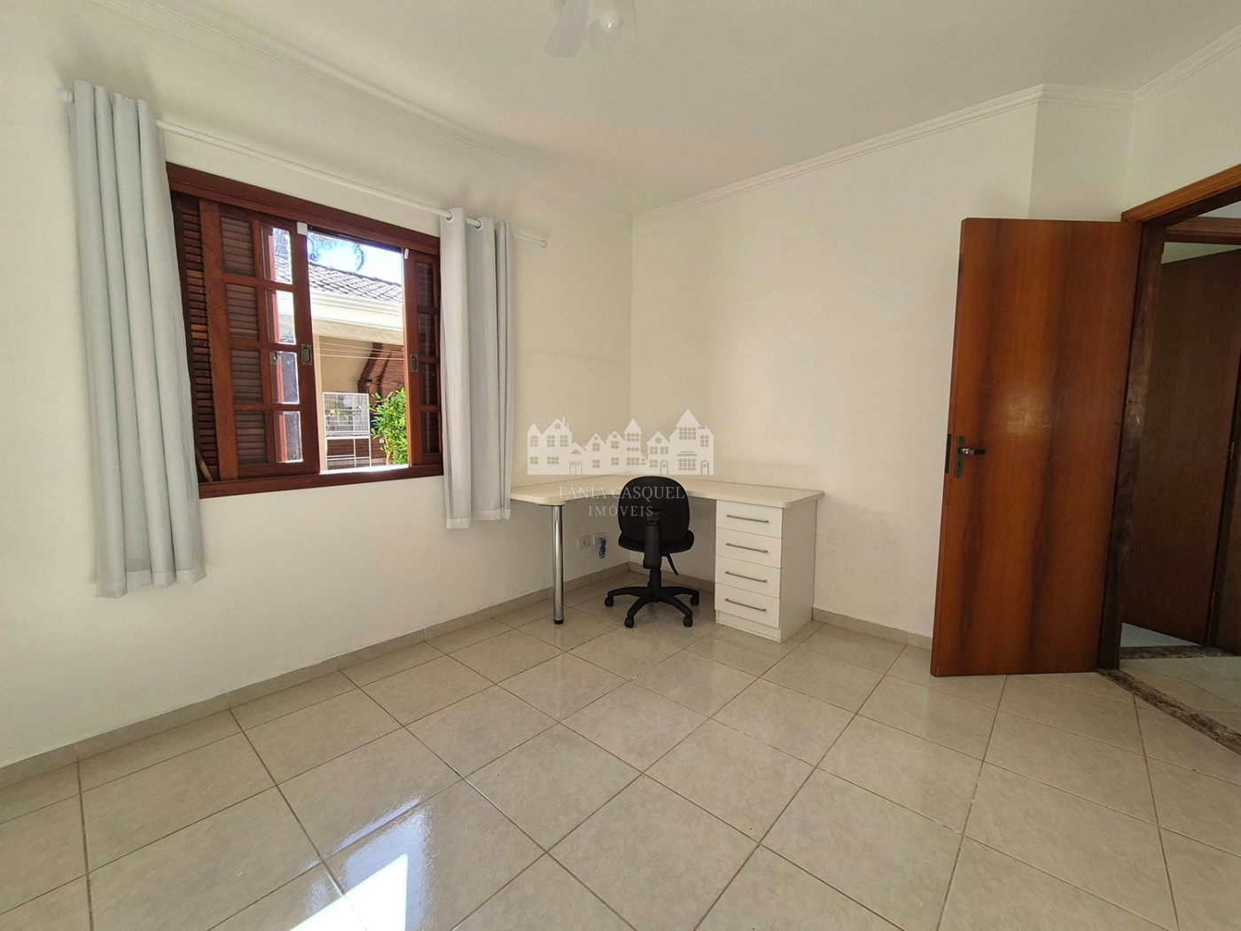 Casa à venda com 3 quartos, sendo 1 suíte, em Retiro das Fontes, Atibaia, SP