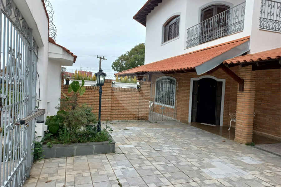 Sobrado à venda ou para alugar com 4 quartos, sendo 1 suíte,  em Barro Branco (zona Norte), São Paulo, SP