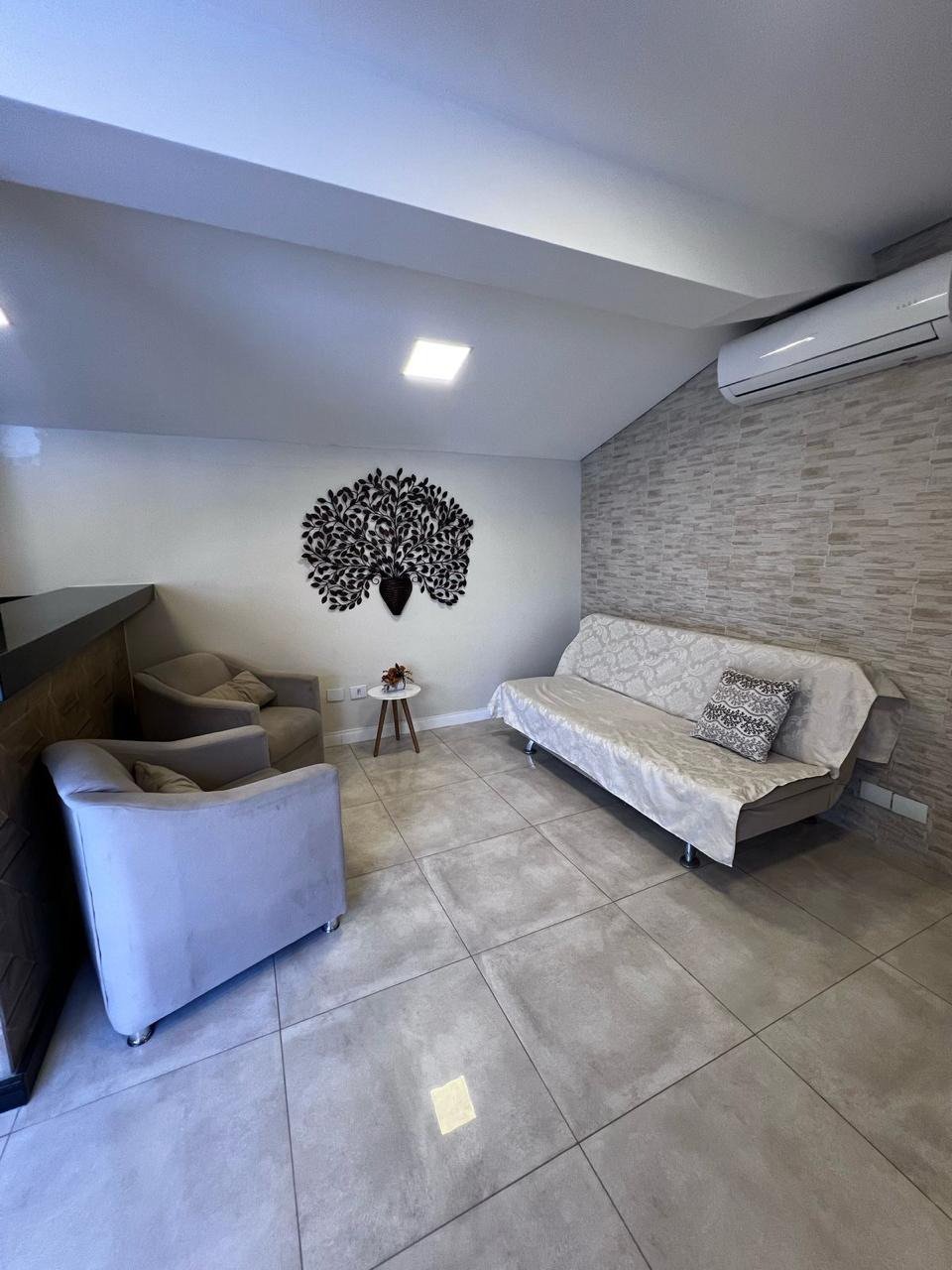 Casa à venda com 8 quartos, sendo 2 suítes, em Flórida, Praia Grande, SP