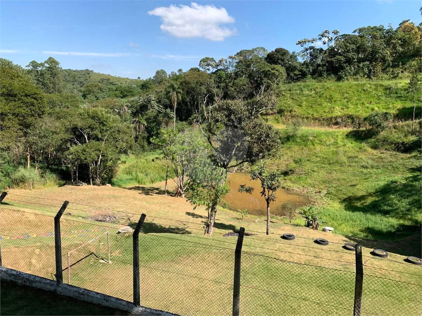 Chácara à venda ou para alugar com 5 quartos, sendo 4 suítes,  em Ouro Fino, Santa Isabel, SP
