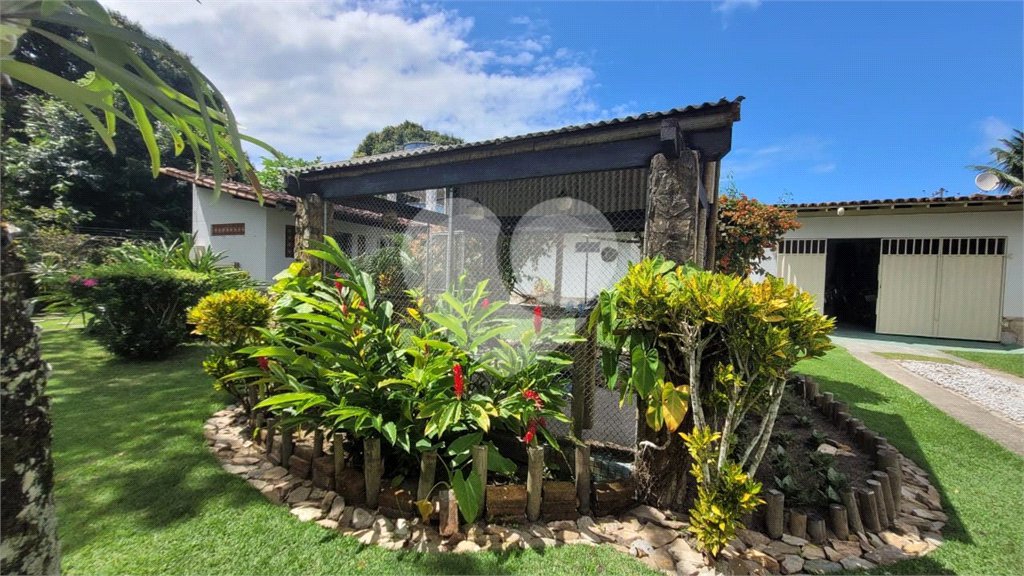 Casa à venda com 4 quartos, sendo 2 suítes, no Centro, Santa Cruz Cabrália, BA