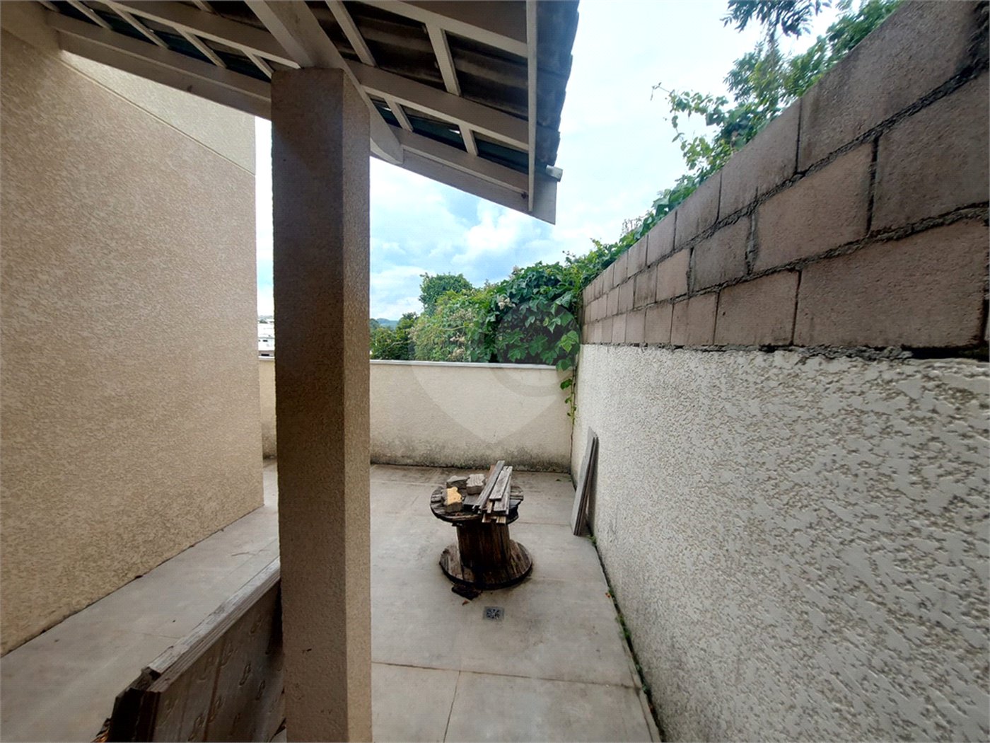 Sobrado à venda com 3 quartos, sendo 1 suíte, em Vila Omízollo, Louveira, SP
