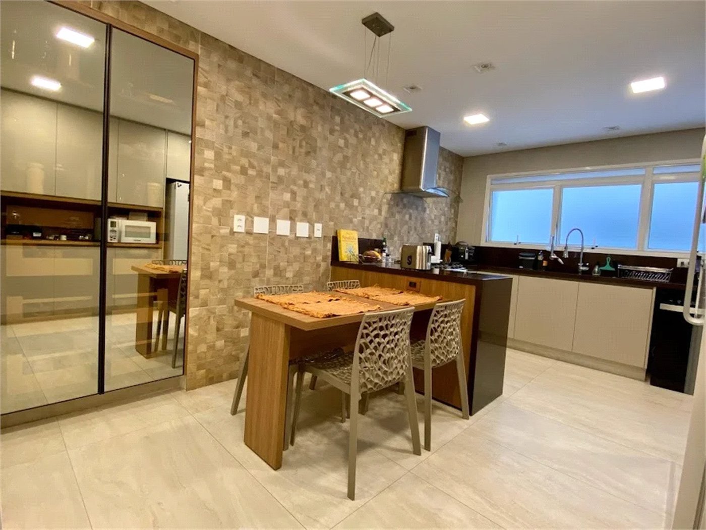 Apartamento à venda com 3 suítes em Vila Suzana, São Paulo, SP