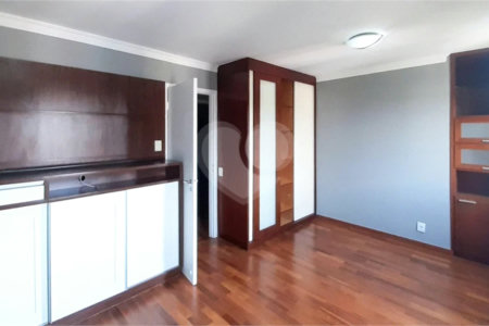 Apartamento para alugar com 3 quartos, sendo 1 suíte, em Alto da Boa Vista, São Paulo, SP