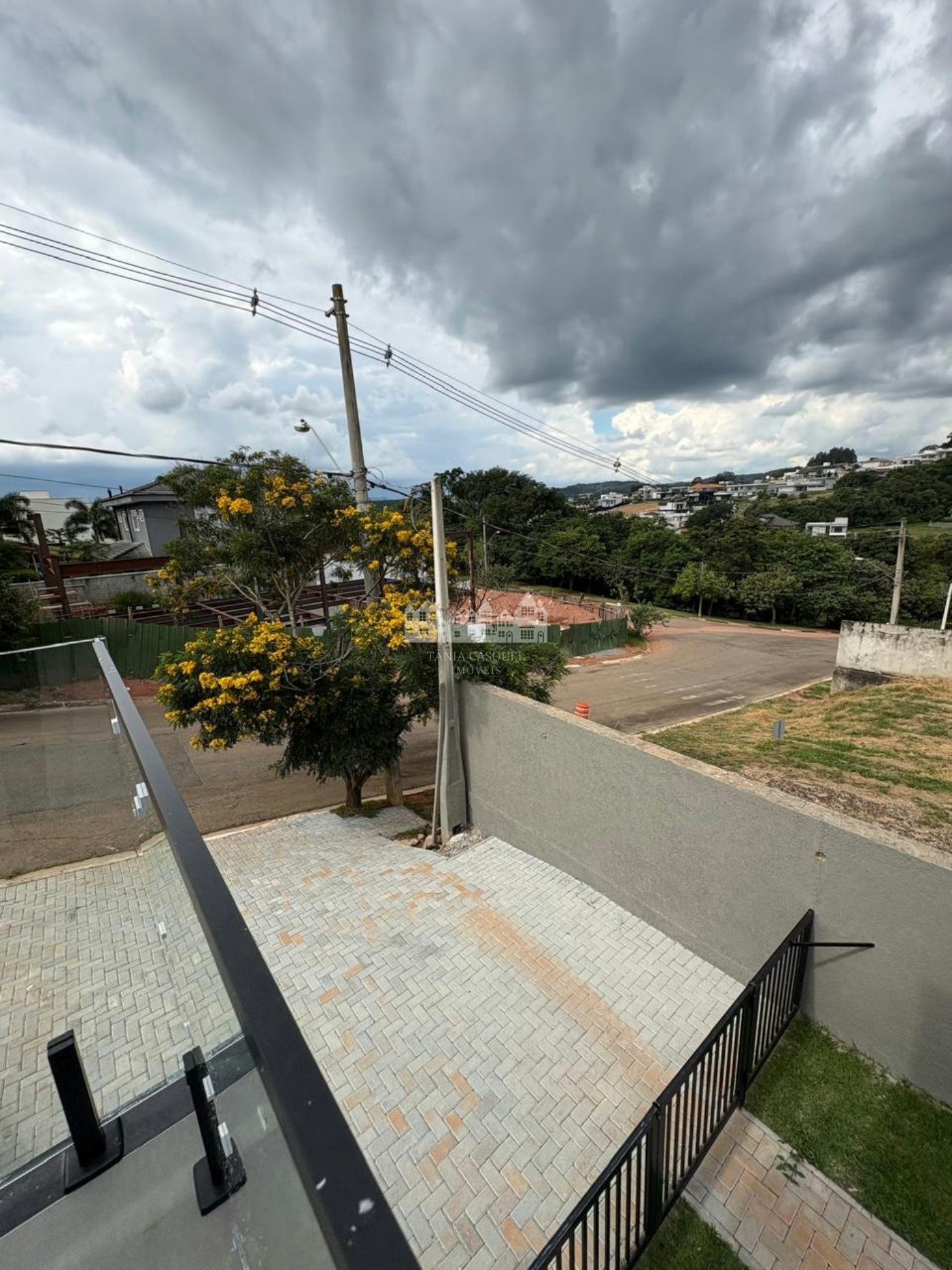 Casa à venda com 3 suítes no condomínio Shamballa III, Atibaia - SP
