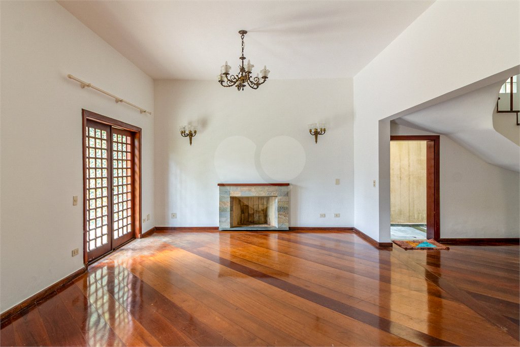 Casa à venda com 4 quartos, sendo 3 suítes,  no condomínio Vila das Flores, São Paulo - SP