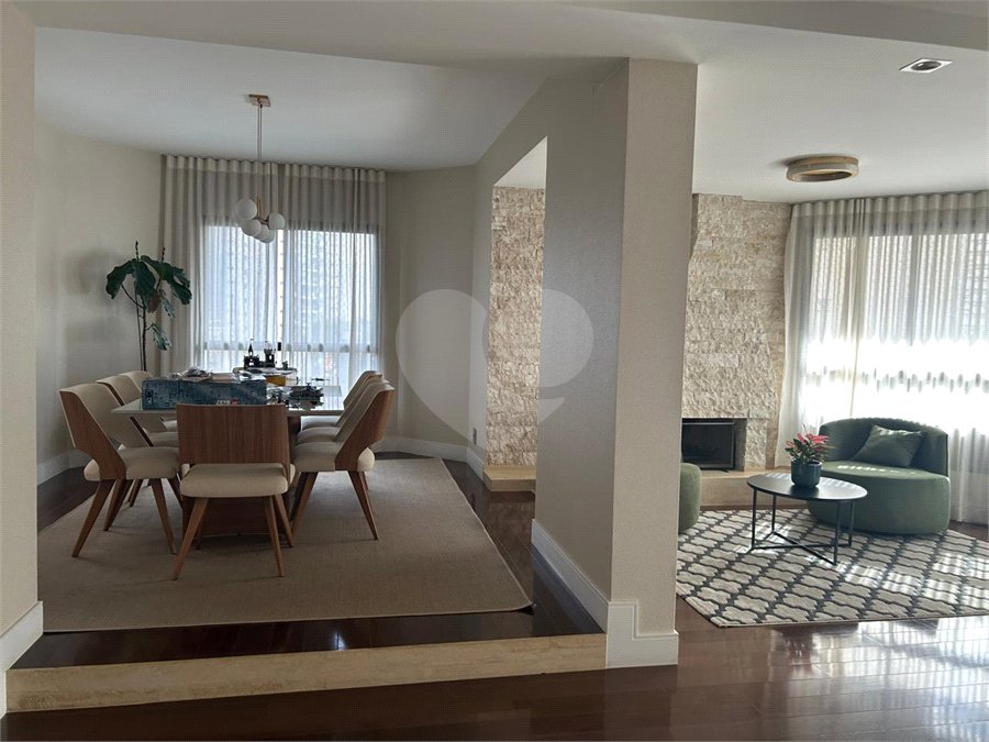 Apartamento à venda com 4 quartos, sendo 3 suítes, em Moema, São Paulo, SP