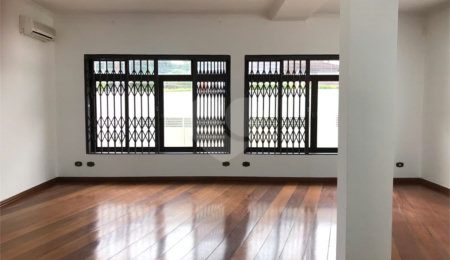 Sobrado à venda com 4 quartos, sendo 3 suítes, em Alto da Boa Vista, São Paulo, SP