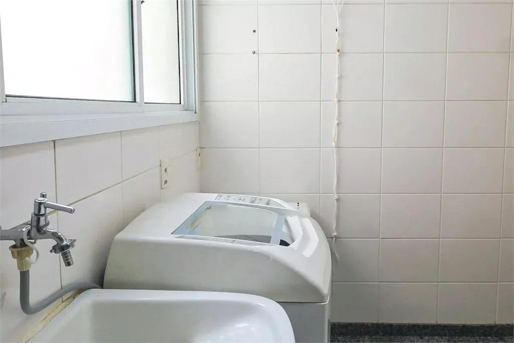 Apartamento à venda com 3 suítes em Real Parque, São Paulo, SP