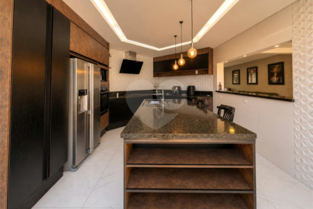 Casa à venda com 4 quartos, sendo 2 suítes, em Interlagos, São Paulo, SP