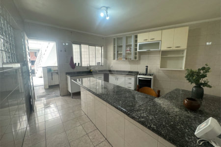 Casa à venda com 4 quartos, sendo 2 suítes, em Jardim Bela Vista, Guarulhos, SP