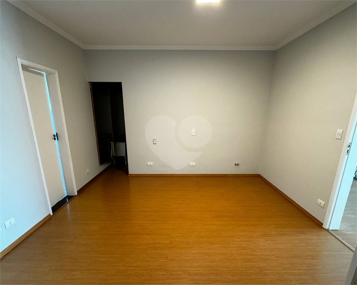 Casa à venda com 3 quartos, sendo 1 suíte, no condomínio Residencial Villa dos Inglezes, Sorocaba - SP