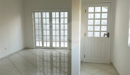 Casa à venda com 4 quartos, sendo 1 suíte,  no condomínio Jardim das Acácias, Cotia - SP
