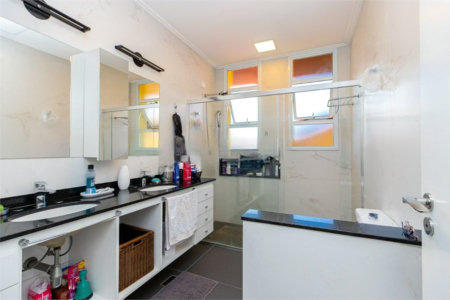 Sobrado à venda com 4 quartos, sendo 2 suítes, em Vila Madalena, São Paulo, SP