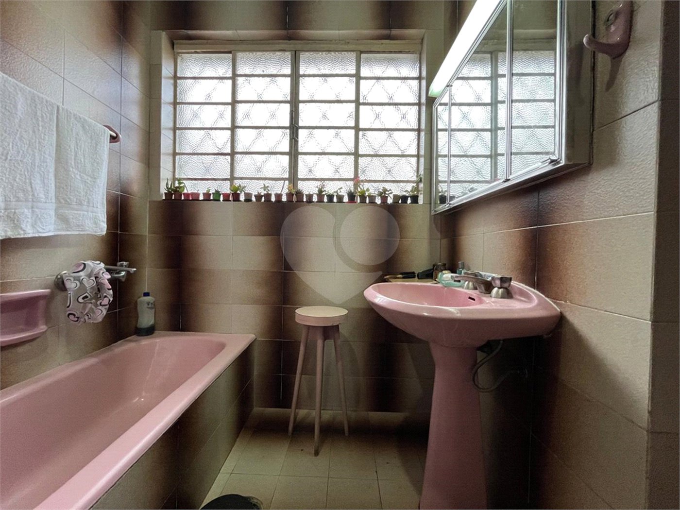 Sobrado à venda com 5 quartos, sendo 1 suíte, em Palmas do Tremembé, São Paulo, SP