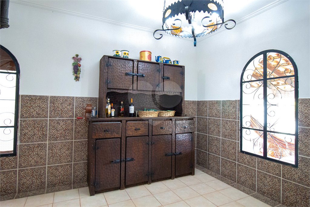 Casa à venda ou para alugar com 5 quartos, sendo 2 suítes, no condomínio Restinga Verde, São Roque - SP