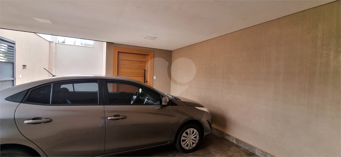 Casa à venda com 3 quartos, sendo 1 suíte, no condomínio Villas Mabel, Ribeirão Preto - SP