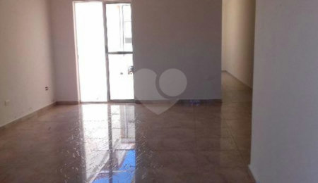 Casa à venda com 4 quartos, sendo 1 suíte,  em Chora Menino, São Paulo, SP