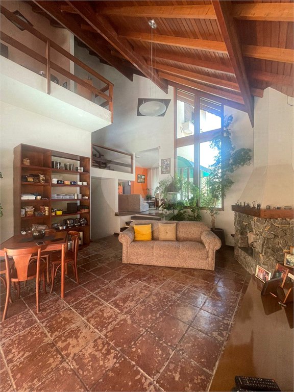 Casa à venda com 3 quartos, sendo 2 suítes,  em Vila Oliveira, Mogi das Cruzes, SP