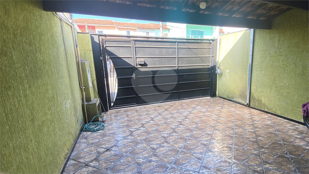 Sobrado à venda com 4 quartos, sendo 1 suíte, em Conjunto Habitacional Itapetininga F3, Itapetininga, SP