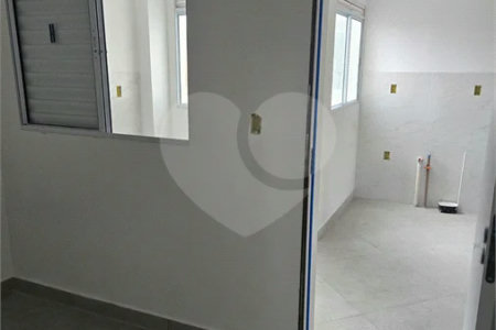 Apartamento com 48m², distribuídos em 2 dormitórios, sala, cozinha e 1 banheiro.