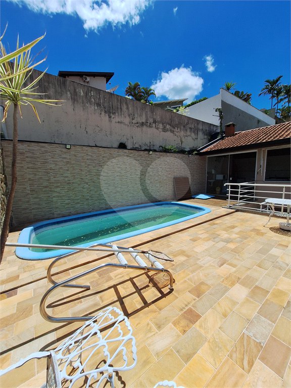 Casa à venda com 3 suítes no condomínio Bosque de Grevilea, Vinhedo - SP