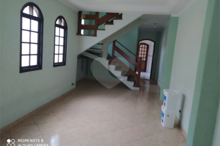 Sobrado à venda com 3 quartos, sendo 1 suíte,  em Vila Urupês, Suzano, SP