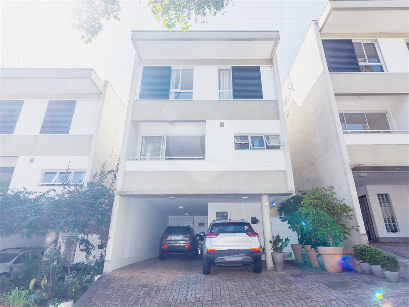 Casa à venda com 4 quartos, sendo 2 suítes, no condomínio Domus, São Paulo - SP