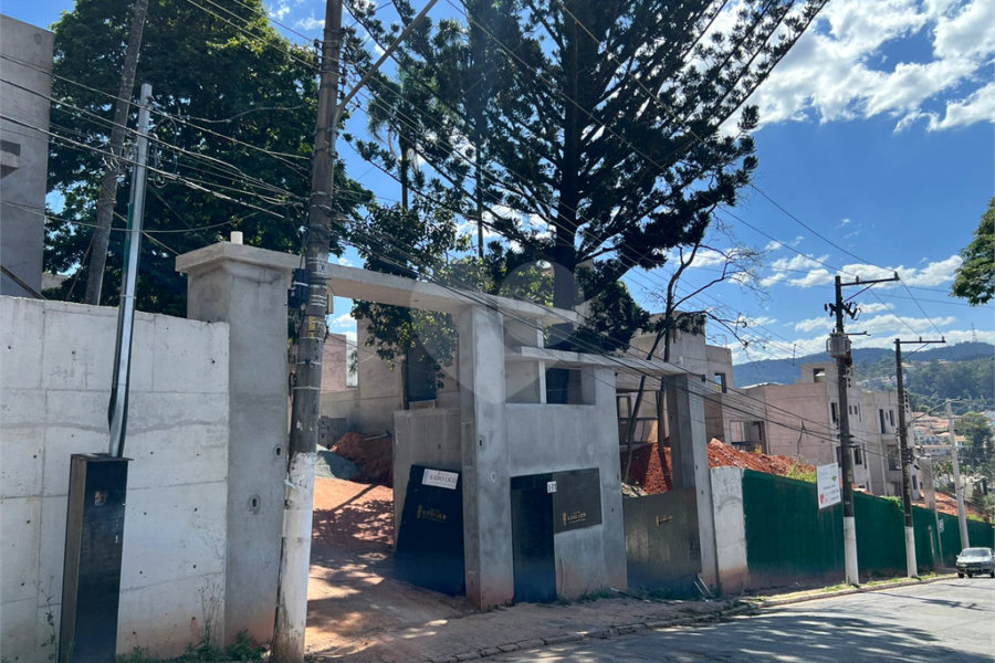 Casa à venda com 4 quartos, sendo 2 suítes, no condomínio Residencial Floresta, São Paulo - SP