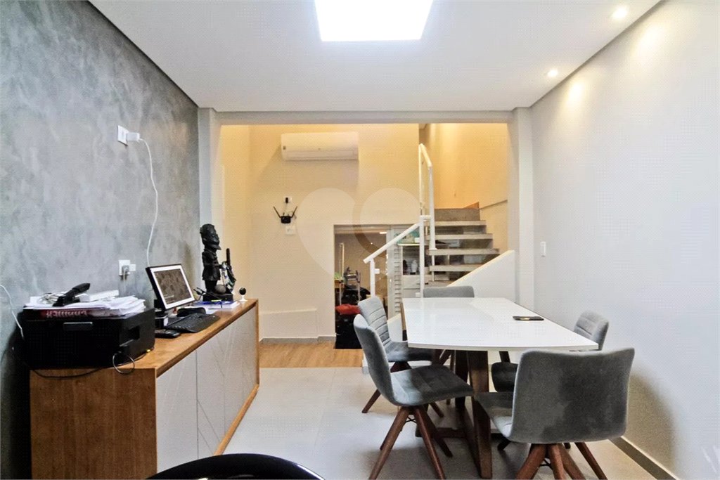 Sobrado à venda com 2 quartos, sendo 1 suíte, em Vila dos Remédios, São Paulo, SP