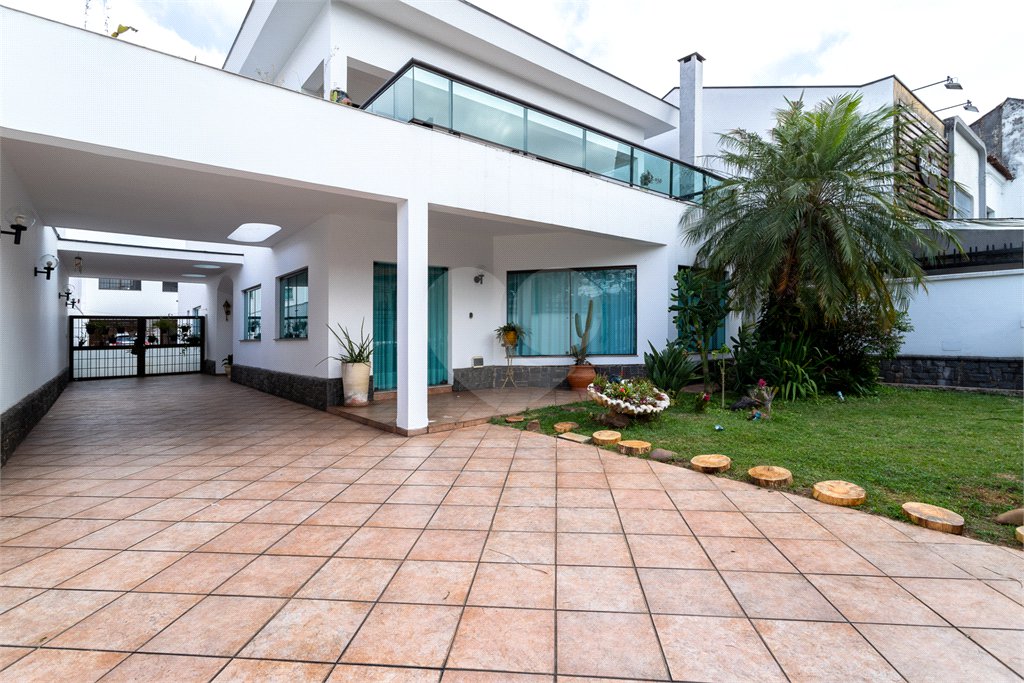 Casa à venda com 4 quartos, sendo 3 suítes, em Vila Mariana, São Paulo, SP