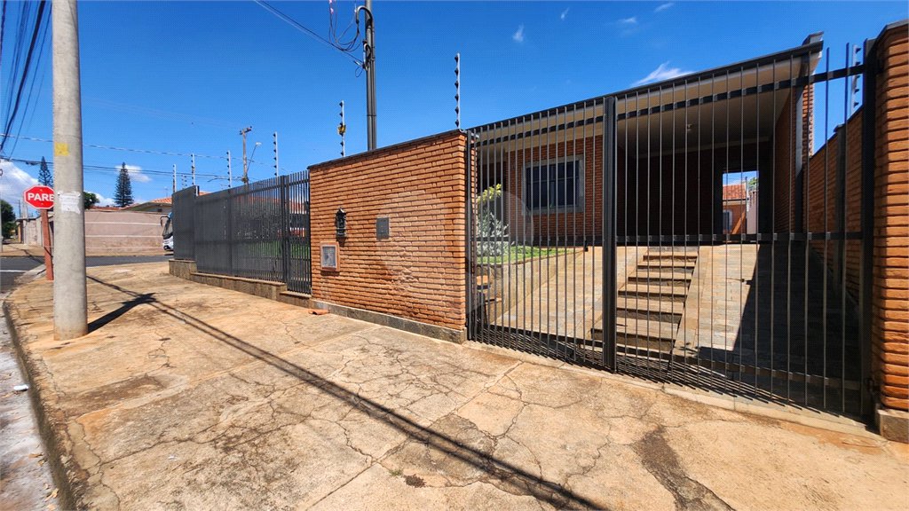 Casa à venda com 3 quartos, sendo 2 suítes, em Jardim Europa (vila Xavier), Araraquara, SP