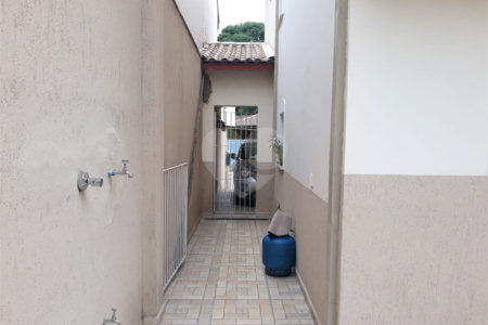 Sobrado à venda com 3 quartos, sendo 1 suíte,  em Esplanada Mendes Moraes, São Roque, SP