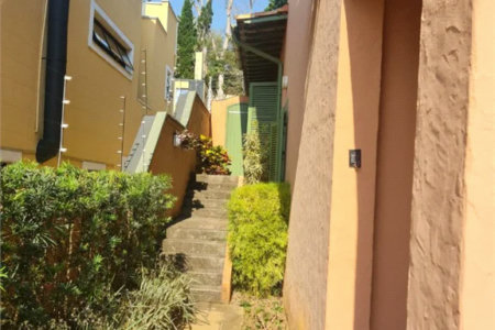 Casa à venda com 5 quartos, sendo 2 suítes, em Jardim Morumbi, São Paulo, SP