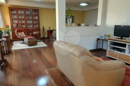 Sobrado à venda com 4 quartos, sendo 1 suíte, em Jardim Pinheiros, São Paulo, SP