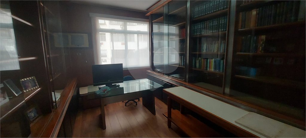 Apartamento à venda com 4 quartos, sendo 1 suíte,  em Laranjeiras, Rio de Janeiro, RJ