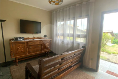 Casa à venda com 4 suítes no condomínio Vale da Santa Fé, Vinhedo - SP