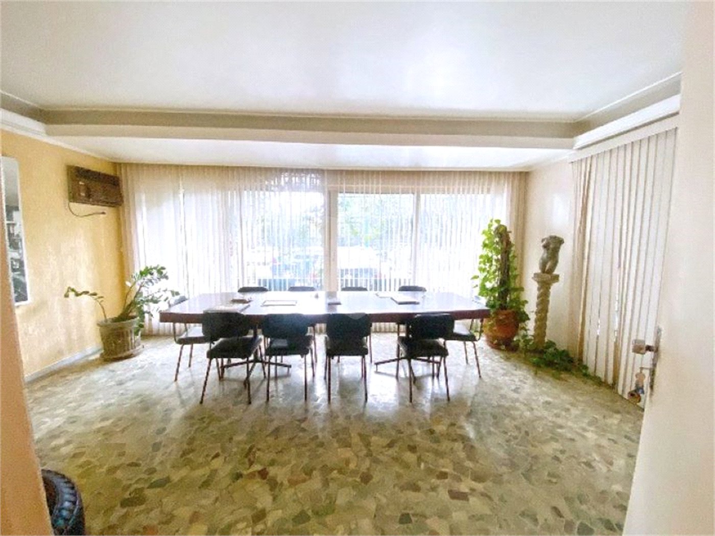 Sobrado à venda com 4 quartos, sendo 1 suíte, em Vila Congonhas, São Paulo, SP