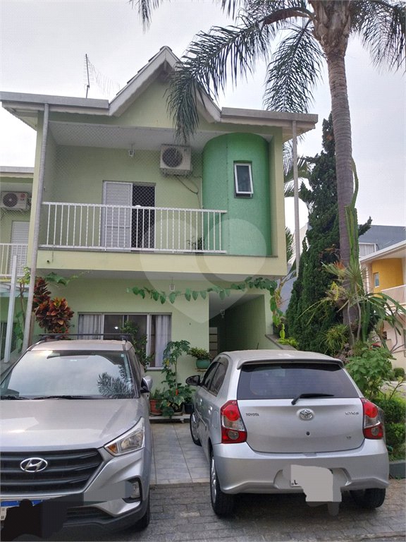 Casa à venda com 3 quartos, sendo 1 suíte, no condomínio Villagio Esperanza, Guarulhos - SP