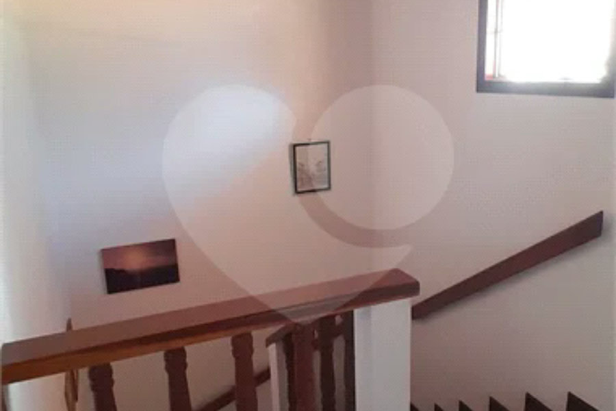 Sobrado à venda com 3 quartos, sendo 1 suíte, em Vila Isabela, Campos do Jordão, SP