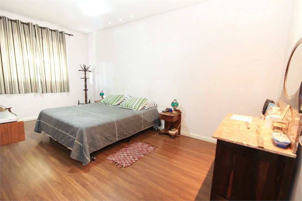 Sobrado à venda com 5 quartos, sendo 3 suítes, em Brooklin Velho, São Paulo, SP